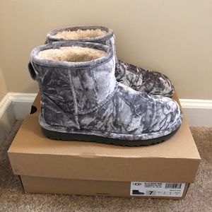 Women’s Velvet Sliver Ugg